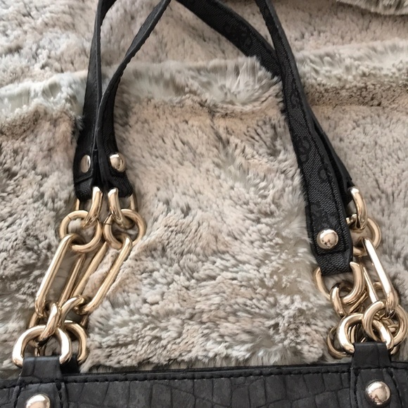 Guess bag with matching wallet - Picture 3 of 8